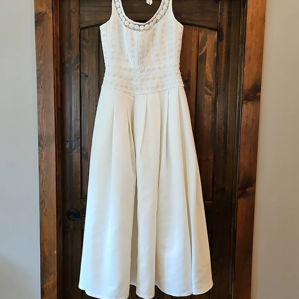 Vintage Sweetheart Gowns Daisy Chain A-Line Wedding Dress - Picture 2 of 8